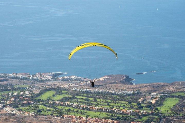 テネリフェ島南部の高性能パラグライダータンデムフライト