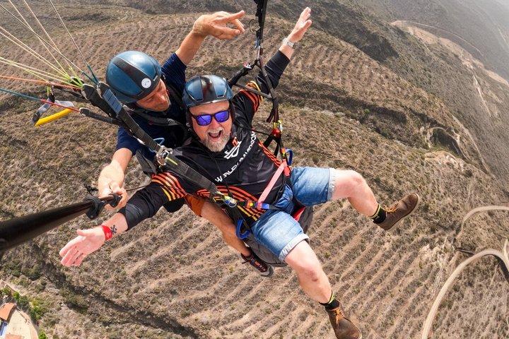 テネリフェ島南部の高性能パラグライダータンデムフライト