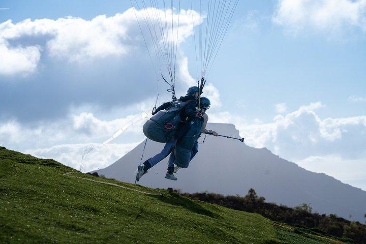 テネリフェ島南部の高性能パラグライダータンデムフライト