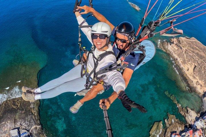 テネリフェ島南部の高性能パラグライダータンデムフライト