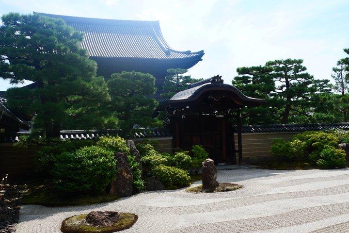 京都早朝ツアー 伏見稲荷 清水寺 祇園
