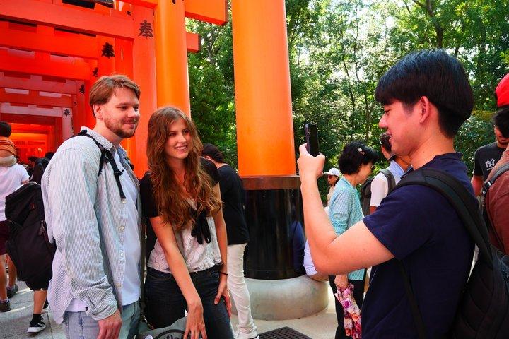 京都早朝ツアー 伏見稲荷 清水寺 祇園