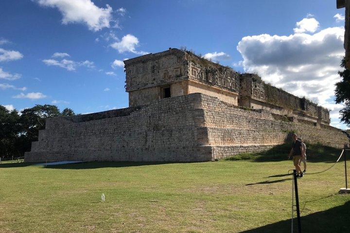 Private Riviera Maya SUV and Bilingual Chauffeur