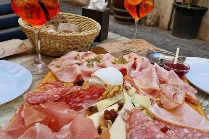 モンティでのトワイライトワインと軽食