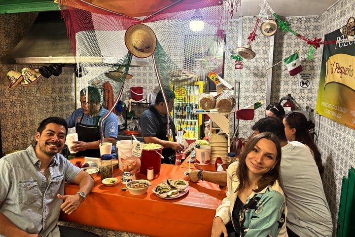 フラダ・カフカ博物館入場付きコヨアカン文化・グルメツアー