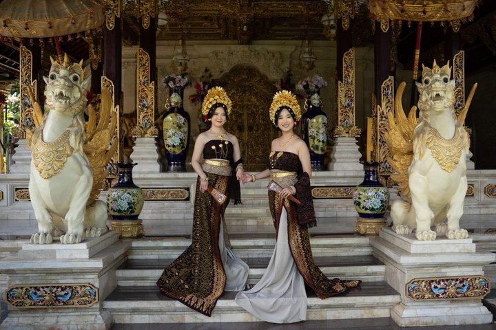 バリ島の伝統的なドレスでバリ島のプロフェッショナブルな写真撮影