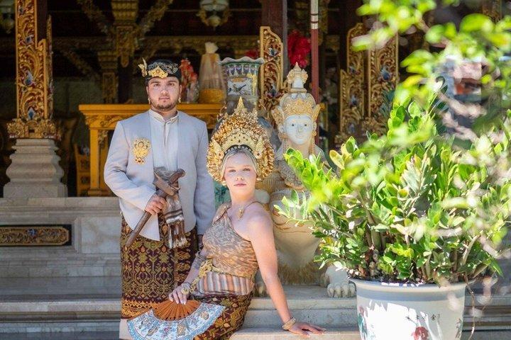 バリ島の伝統的なドレスでバリ島のプロフェッショナブルな写真撮影