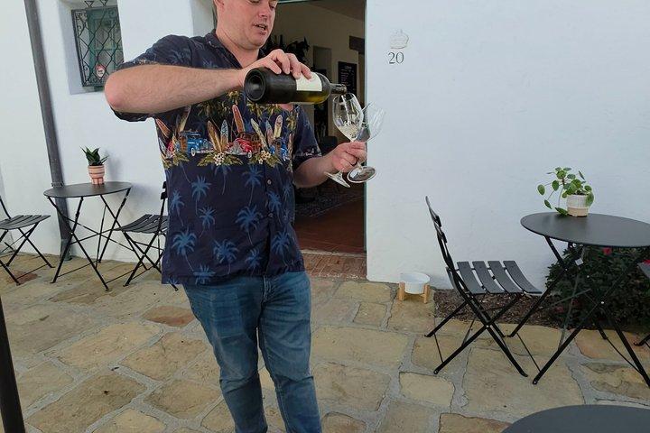 サンタバーバラ・コメディアンが案内するウォーキングツアー（軽食とドリンク付き）