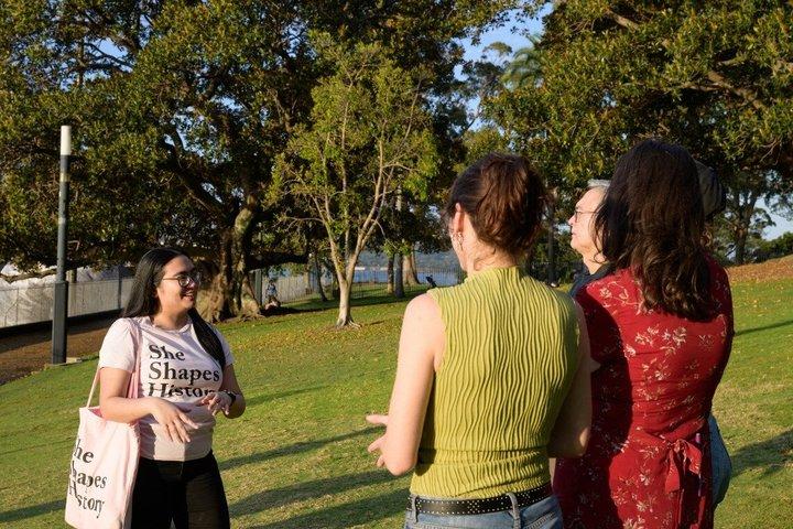シドニーのワル女たち：感動の歴史ウォーキングツアー