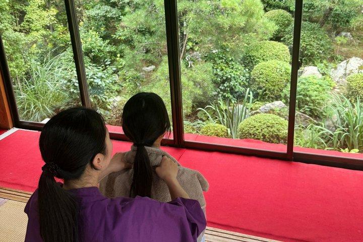 Massaggio in tempio privato a Kyoto per donne con tè e goshuin