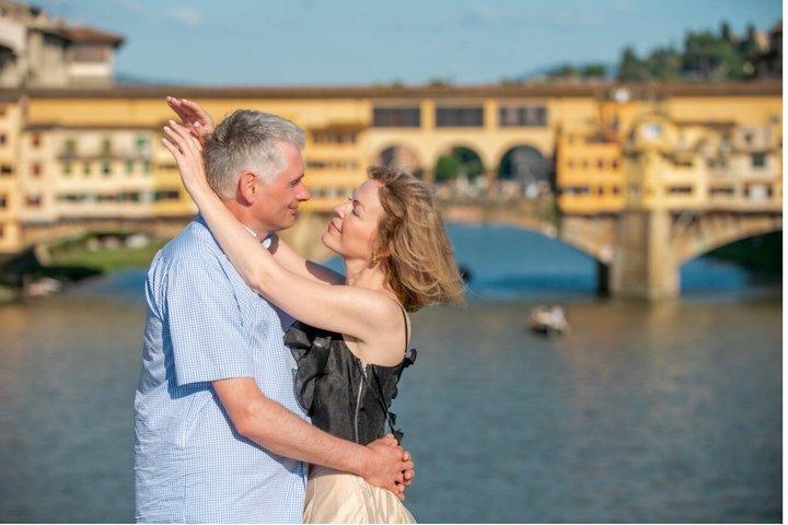 フィレンツェでのプロフェッショナル写真撮影、フライングドレスのレンタル可能