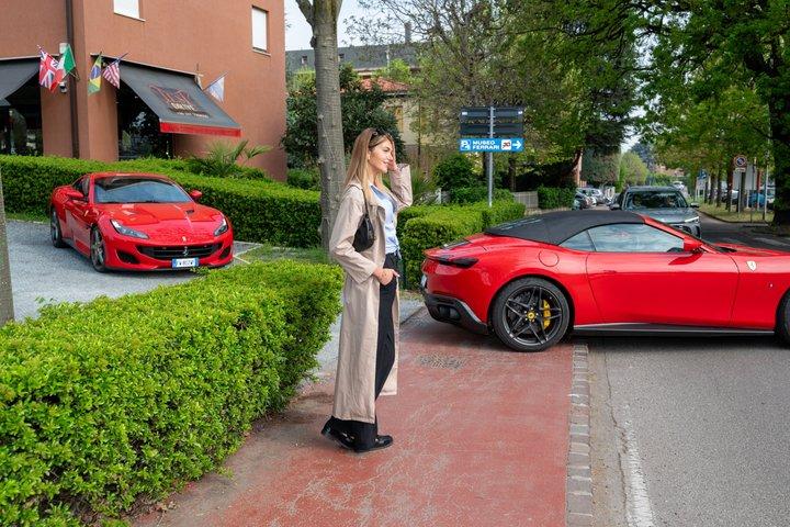 フェラーリとランボルギーニのランチ付きプライベート 1 日ツアー