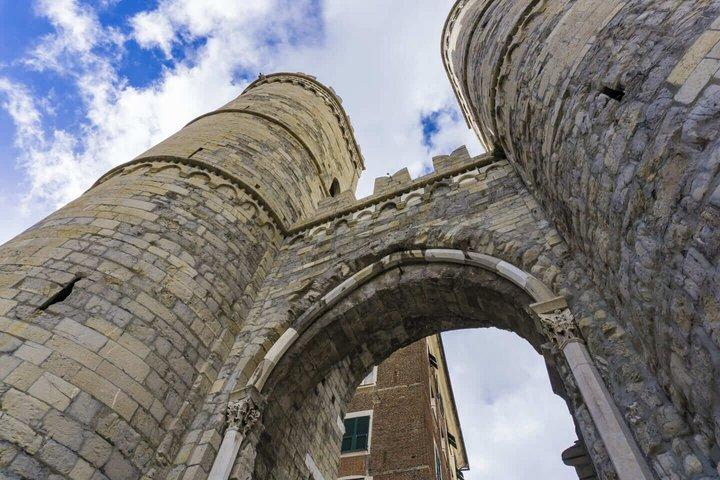 Hello Genoa: Private 2-Hour Intro City Walk with Local Guide