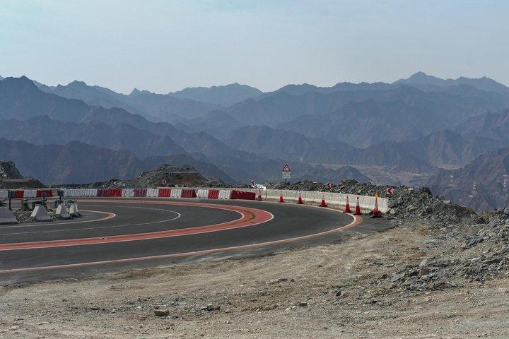 1日で6つのエミレーツを巡る-UAEの都市と名所を6つ探索-プライベートツアー