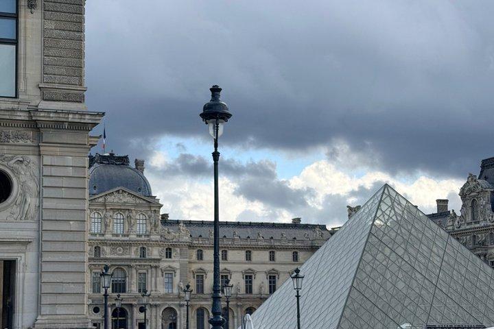 Louvre Guided Tour with Entry Ticket & Mona Lisa