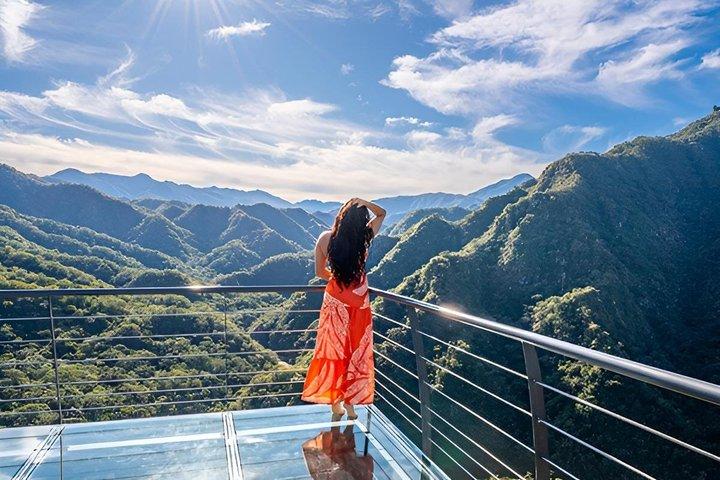 Off-road vehicle adventure with 360° viewpoint