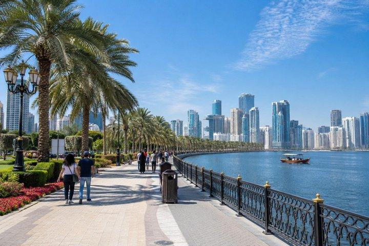 シックスエミレーツツアー：忘れられない一日でUAEを探索する
