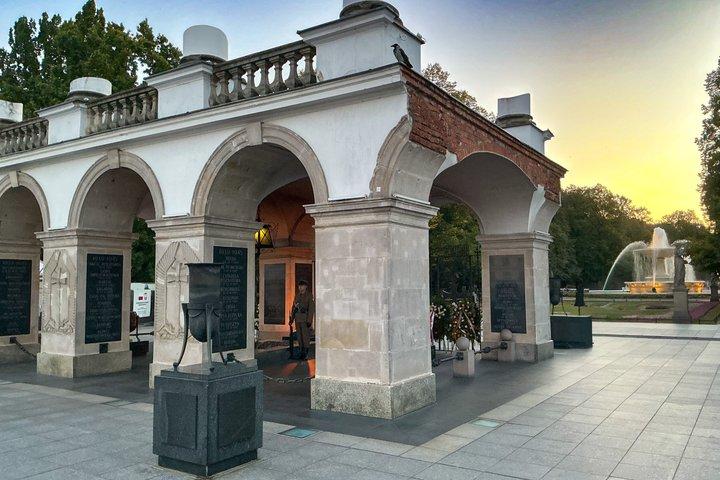 ドローン撮影付きのワルシャワ第二次世界大戦および旧市街プライベートツアー