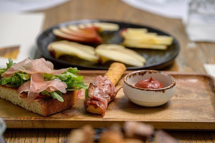 サントリーニワインツアー（サントワインズでオリーブオイル試飲）