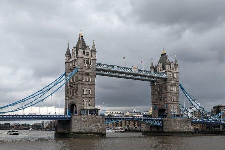 ロンドン塔入場付き歴史的なプライベートウォーキングツアー