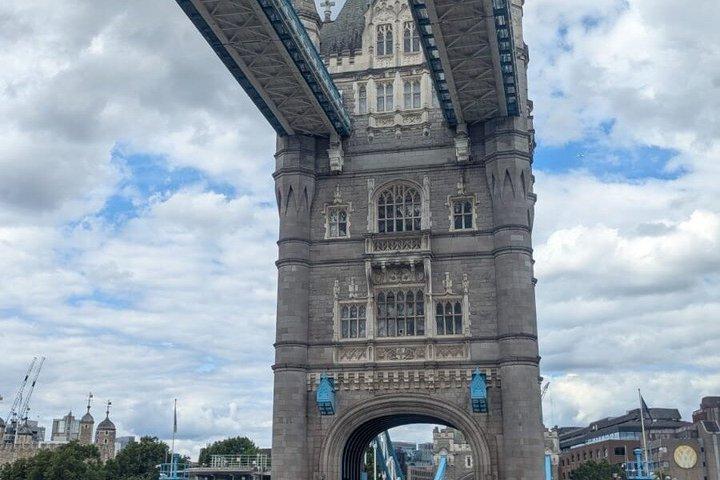 ロンドン塔入場付き歴史的なプライベートウォーキングツアー