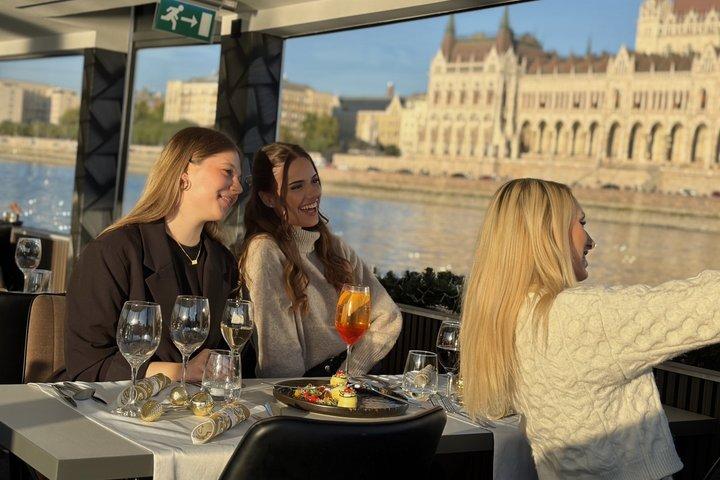 Budapest : All-You-Can-Eat Gourmet Dinner Cruise + Unlimited Wine