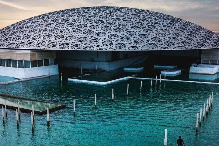 モスク、ルーヴル、カスルなどを含むアブダビ王室＆文化ツアー