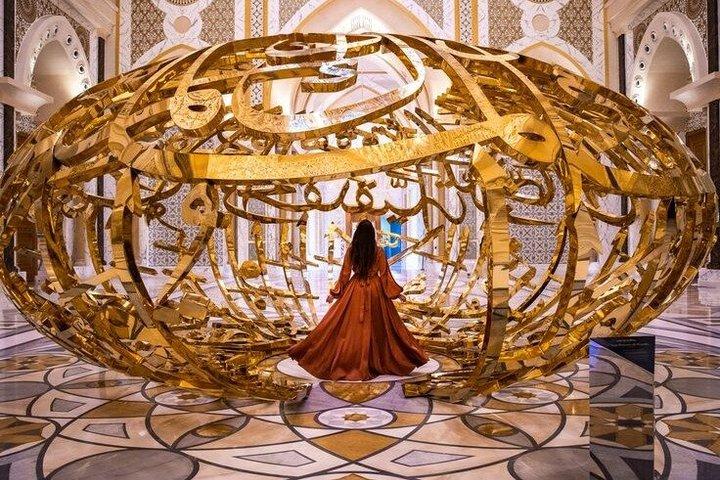 モスク、ルーヴル、カスルなどを含むアブダビ王室＆文化ツアー