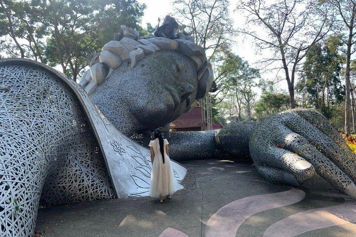 Luxury fun trip to Golden Triangle take boat and entrance to Laos