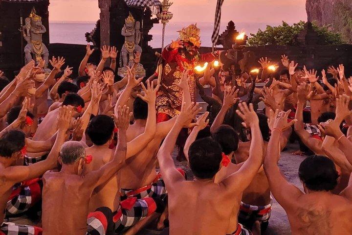 プライベートウルワツの夕日：2つのビーチ、ケチャックダンス＆シーフードディナー