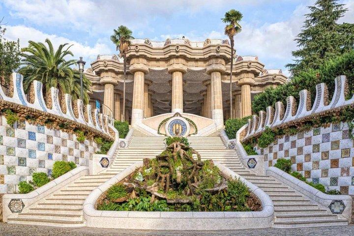 グエル公園ガイド付きツアーと入場券