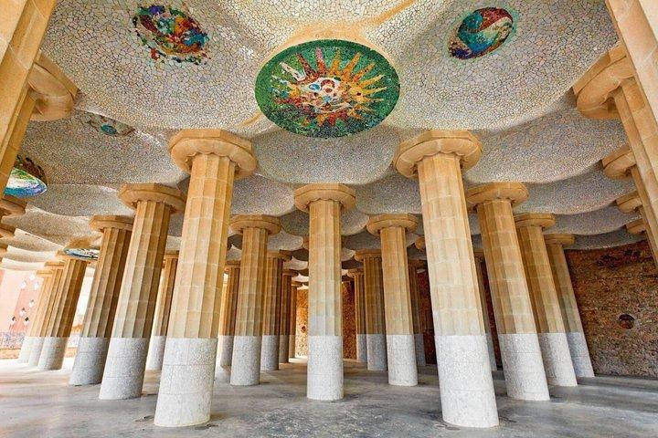 グエル公園ガイド付きツアーと入場券