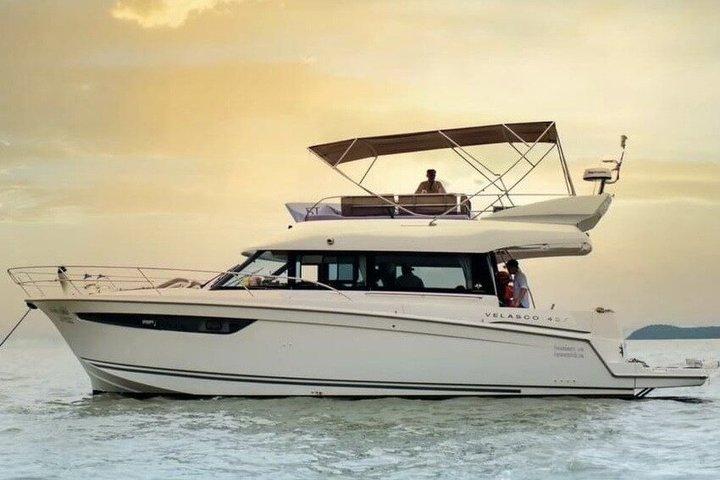 Phuket naar Phi Phi Eilanden: Privé Luxe Jachtcharter 1 - 10p