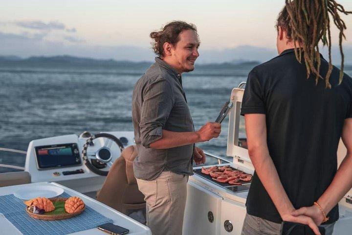 Phuket naar Phi Phi Eilanden: Privé Luxe Jachtcharter 1 - 10p