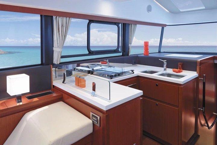 Phuket naar Phi Phi Eilanden: Privé Luxe Jachtcharter 1 - 10p