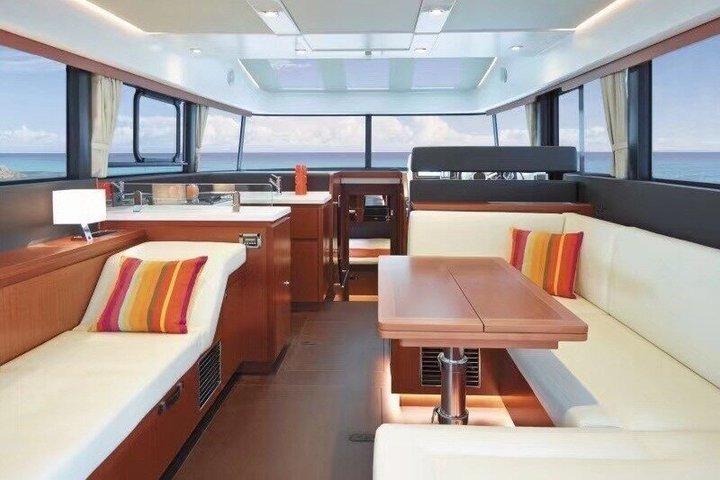 Phuket naar Phi Phi Eilanden: Privé Luxe Jachtcharter 1 - 10p