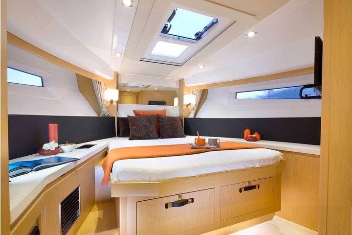 Phuket naar Phi Phi Eilanden: Privé Luxe Jachtcharter 1 - 10p