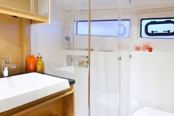 Phuket naar Phi Phi Eilanden: Privé Luxe Jachtcharter 1 - 10p