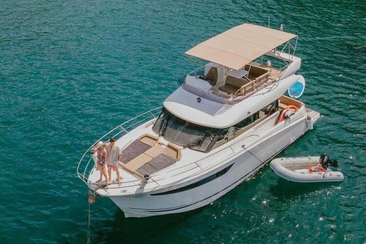 Phuket naar Phi Phi Eilanden: Privé Luxe Jachtcharter 1 - 10p