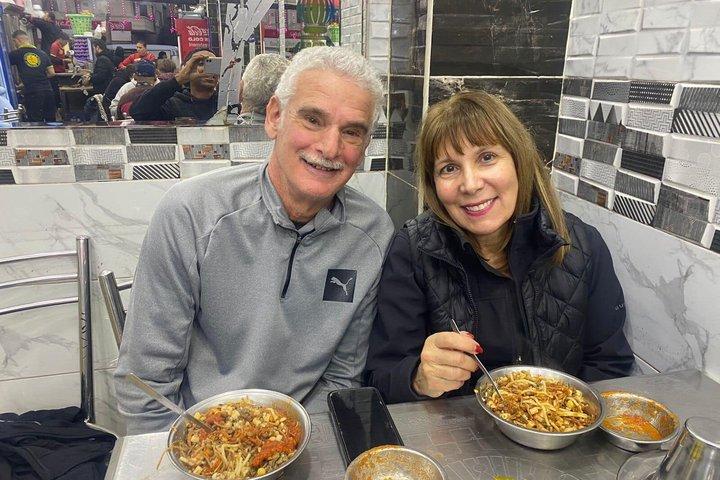 カイロ夜のツアー ハン・エル・ハリーリ、食事、ナイルのフェルーカボート
