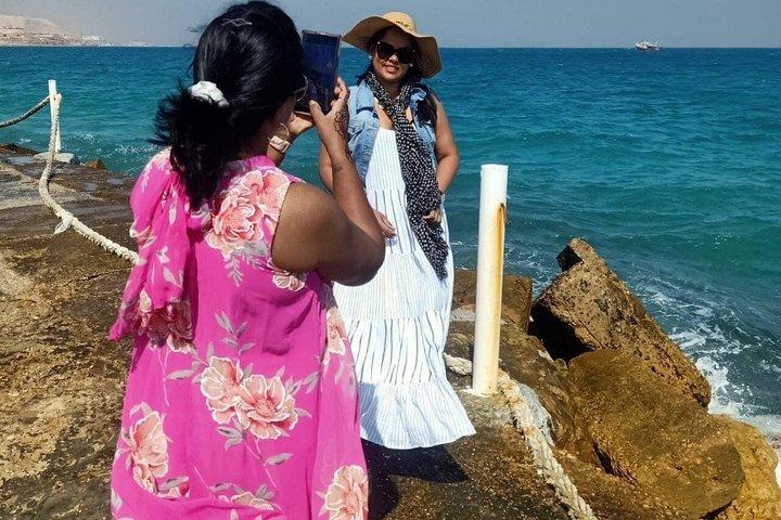 カイロまたはギザのホテルから紅海アインエルソクナビーチへの日帰り旅行