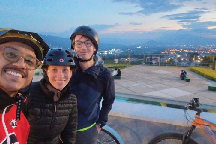 グアテマラシティの歴史と自然の自転車ツアー