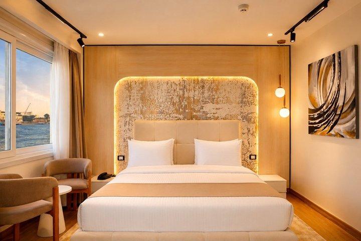 アスワンからルクソールへのプライベート4日間ウルトララグジュアリーダハビアクルーズ