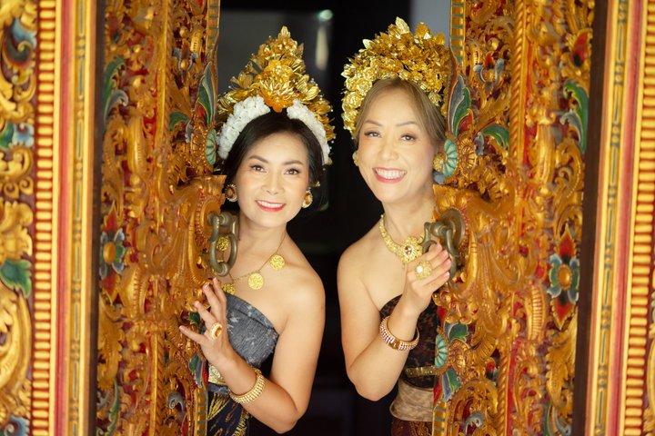 バリ島の伝統的なドレスでバリ島のプロフェッショナブルな写真撮影