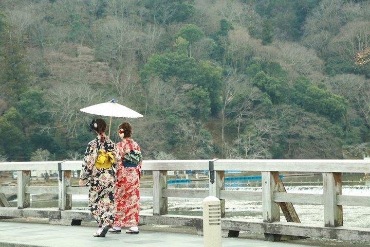嵐山で一緒に着物体験 - 家族で楽しむ着物体験
