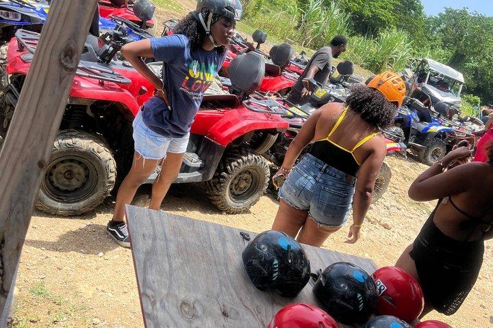 ATV、乗馬、ジップライン、カタマランアドベンチャー、パーク全域アクセス