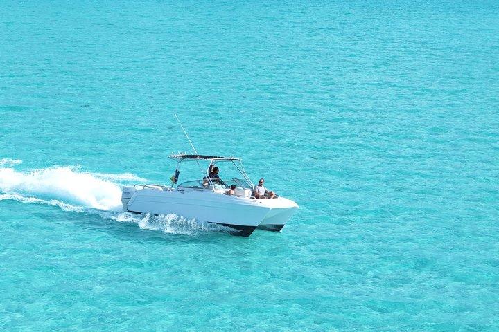 Providenciales Private Boat Tour: Snorkeling & Island Hopping