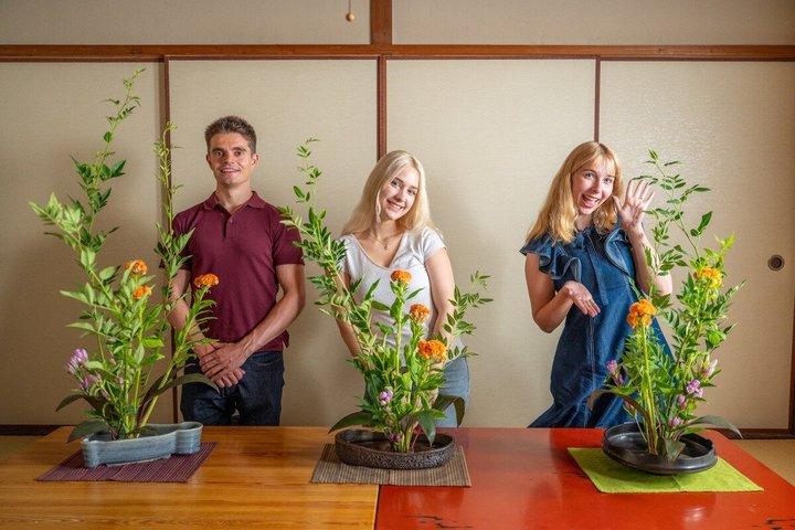 京都の町家で生け花を楽しむ