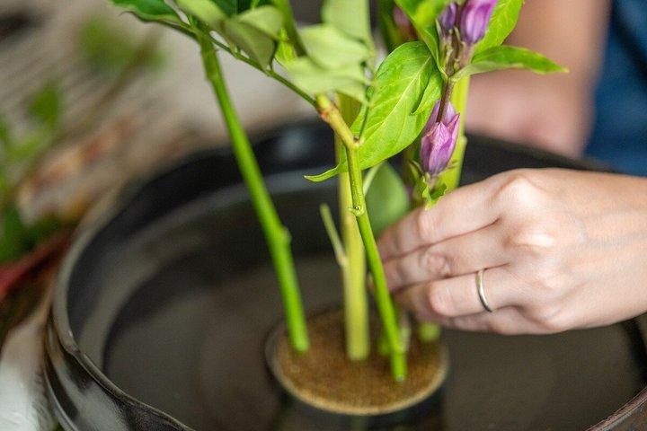 京都の町家で生け花を楽しむ