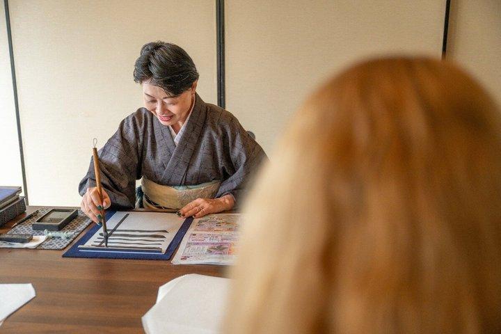 Caligrafía japonesa en una Machiya de Kioto